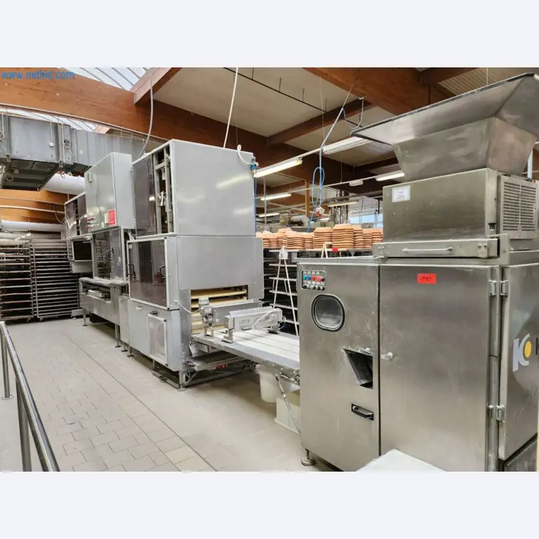Well-maintained machines of a bakery manufacturer-2