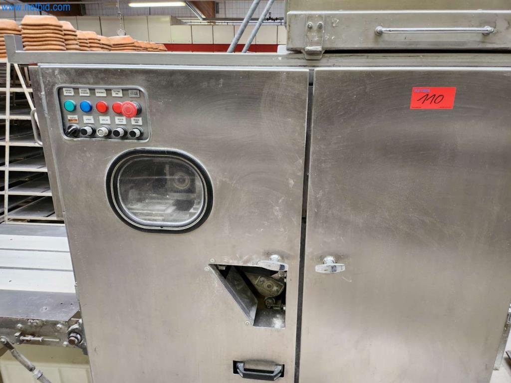 Well-maintained machines of a bakery manufacturer-3