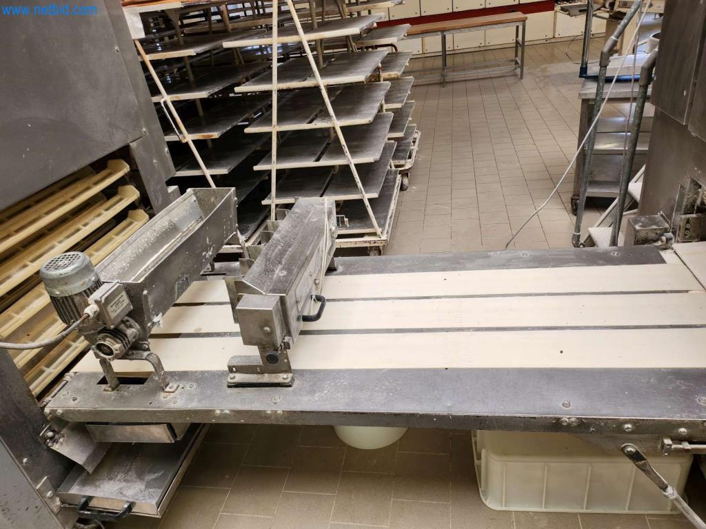 Well-maintained machines of a bakery manufacturer-4