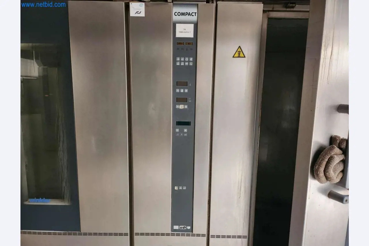 Máquinas bem conservadas de um fabricante de produtos de pastelaria-5