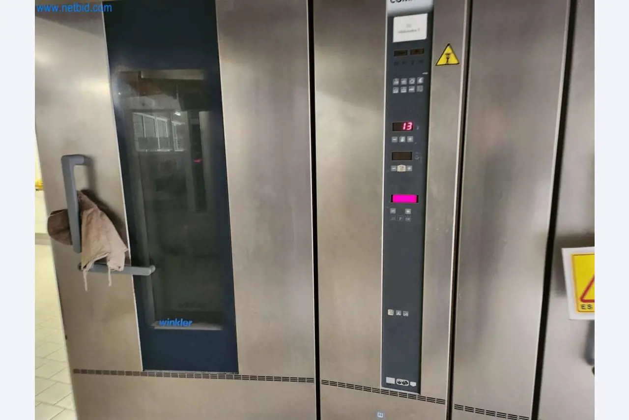 Máquinas bem conservadas de um fabricante de produtos de pastelaria-6