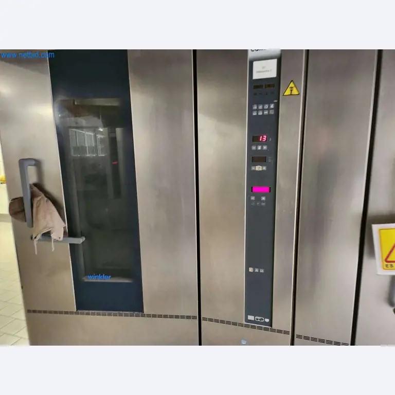 Máquinas bem conservadas de um fabricante de produtos de pastelaria-6