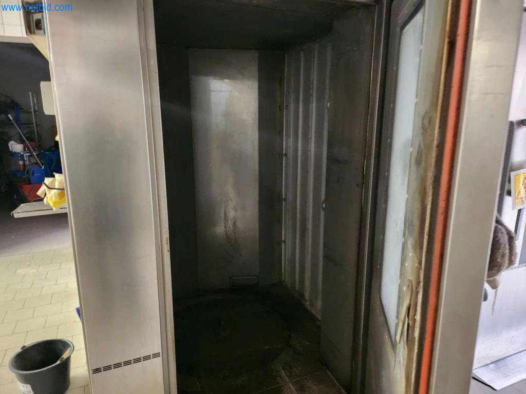 Máquinas bem conservadas de um fabricante de produtos de pastelaria-7