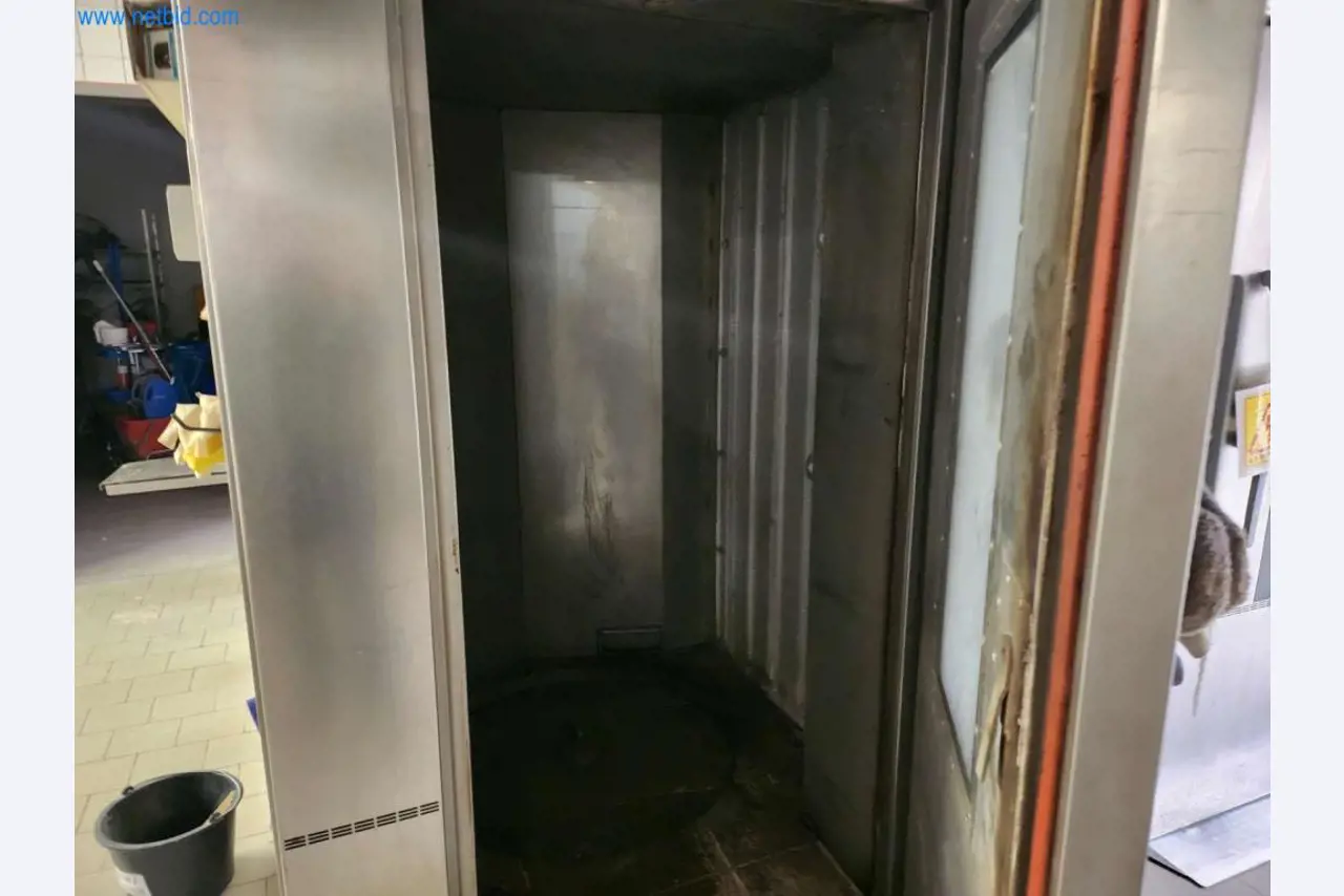 Máquinas bem conservadas de um fabricante de produtos de pastelaria-7