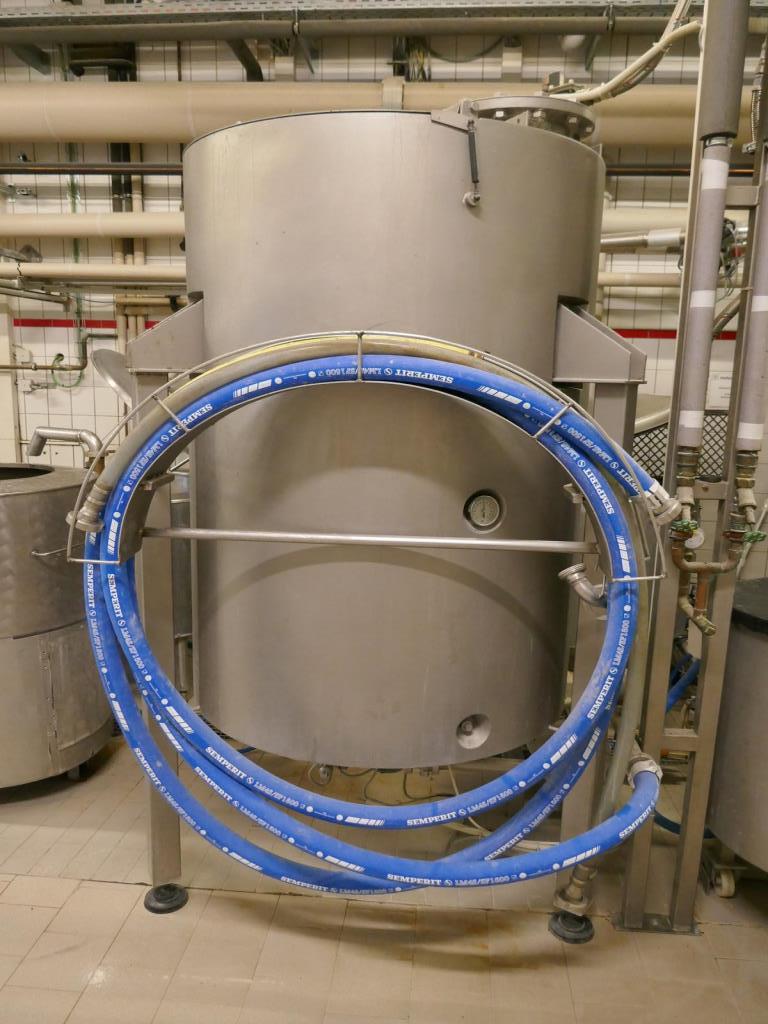 Well-maintained machines of a bakery manufacturer-3