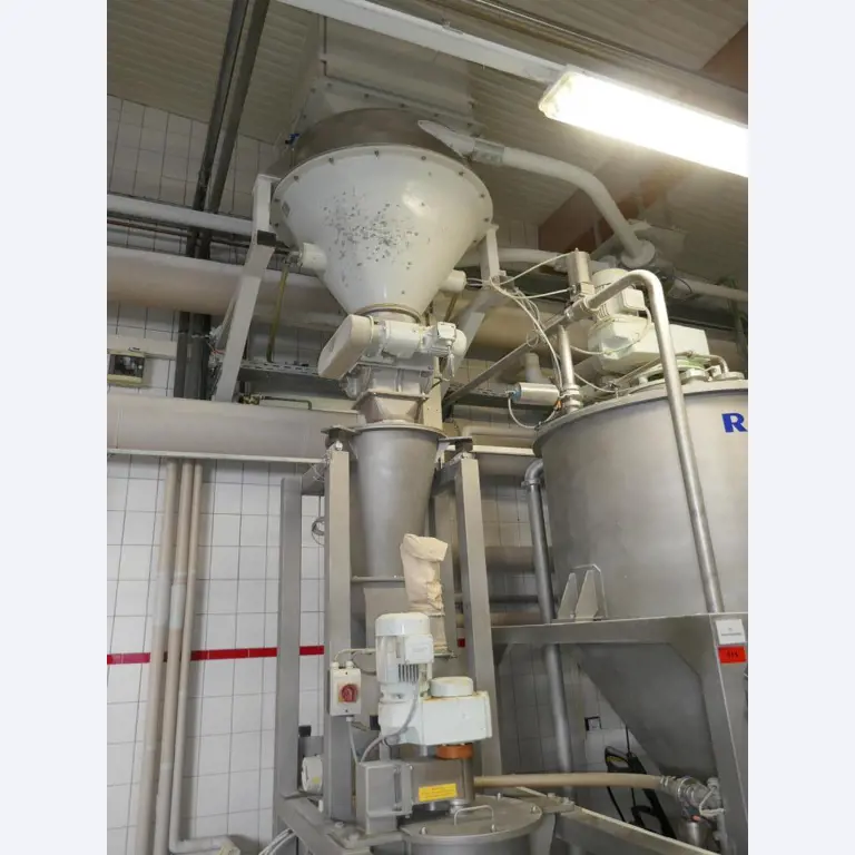 Máquinas bem conservadas de um fabricante de produtos de pastelaria-5