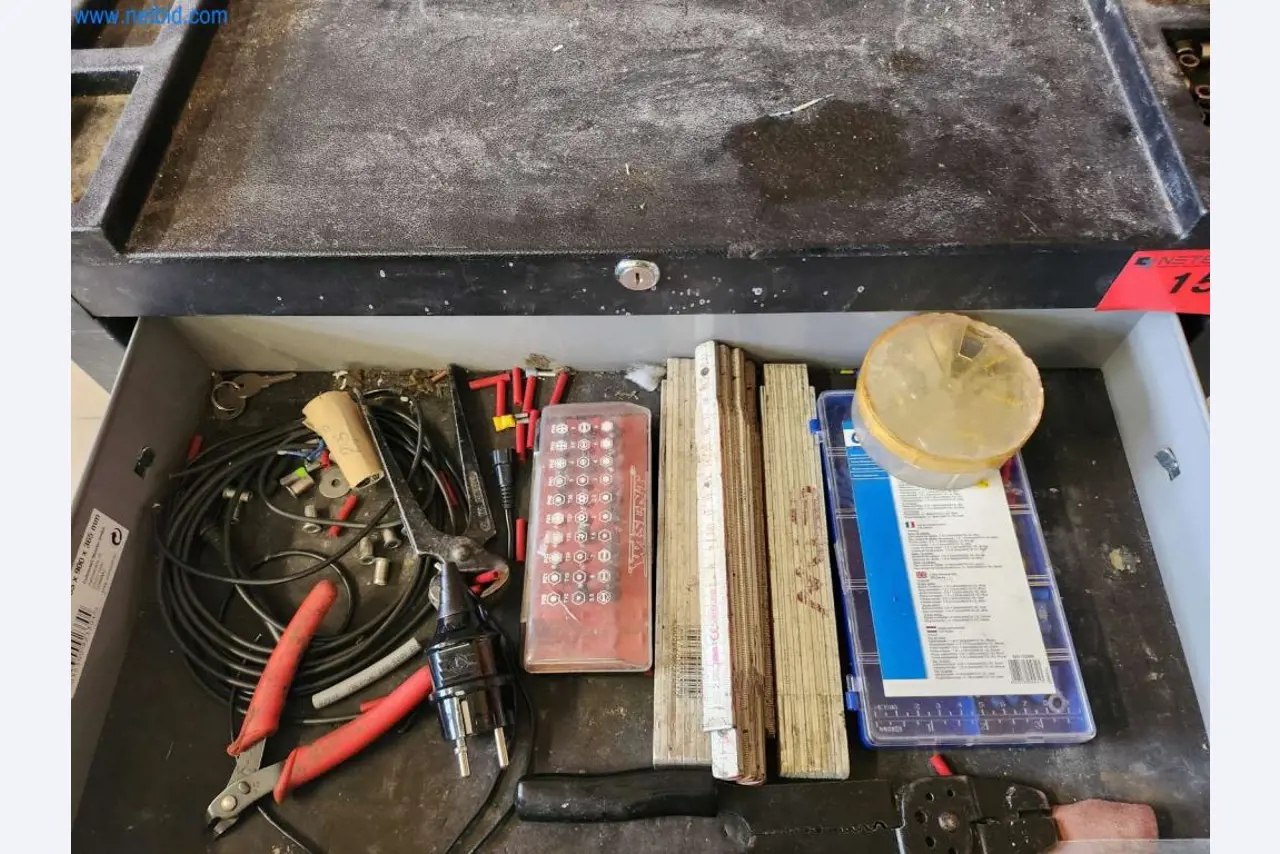 Máquinas bem conservadas de um fabricante de produtos de pastelaria-2