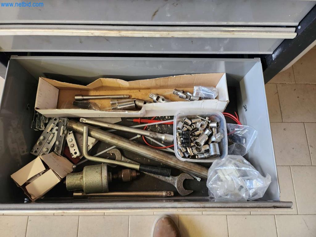 Máquinas bem conservadas de um fabricante de produtos de pastelaria-4