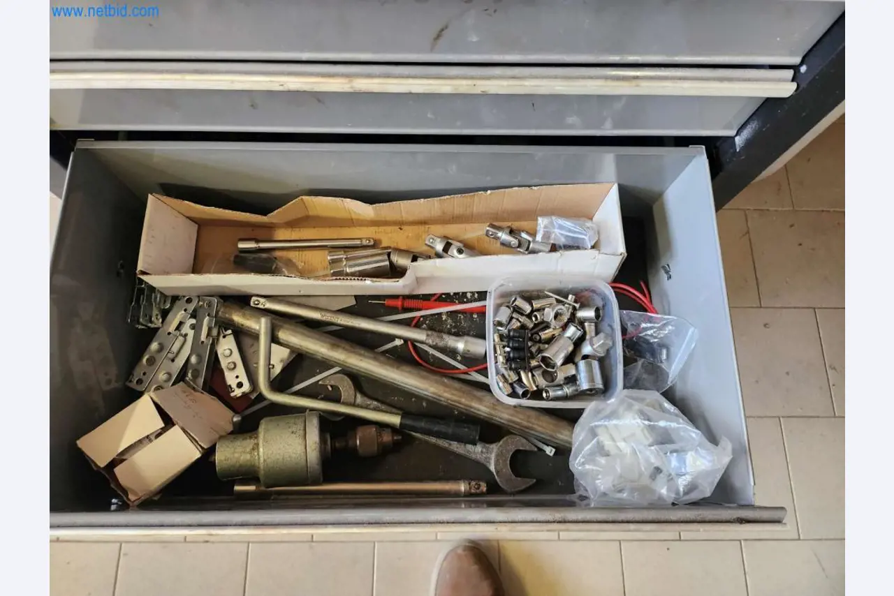 Máquinas bem conservadas de um fabricante de produtos de pastelaria-4