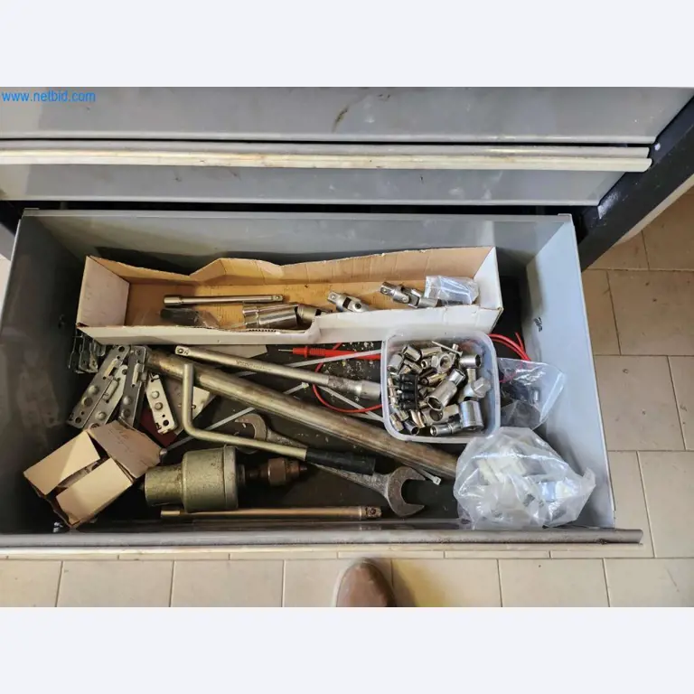 Máquinas bem conservadas de um fabricante de produtos de pastelaria-4