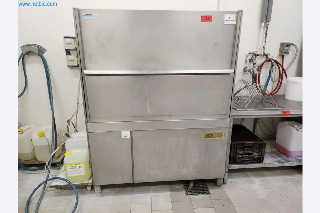 Gepflegte Maschinen eines Backwarenherstellers-1