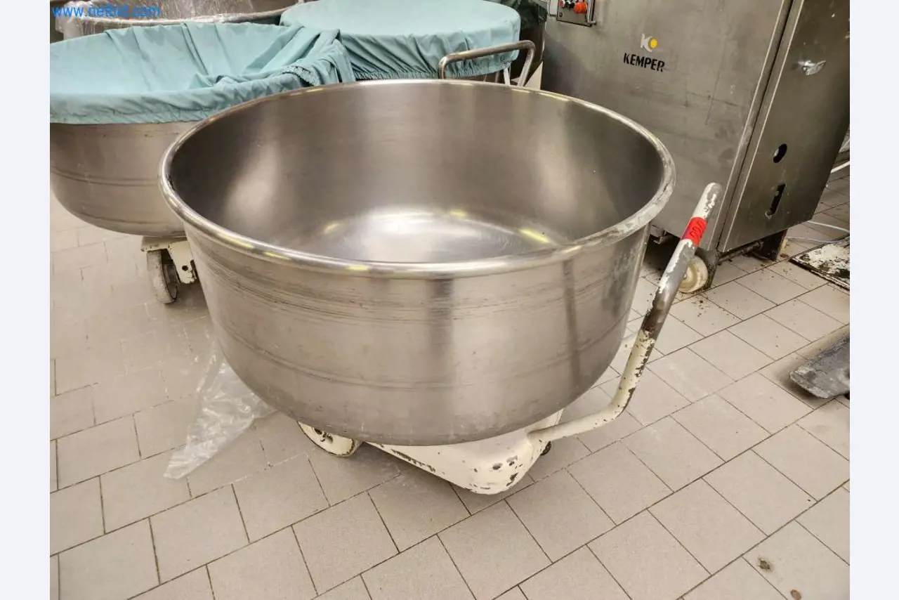 Máquinas bem conservadas de um fabricante de produtos de pastelaria-1