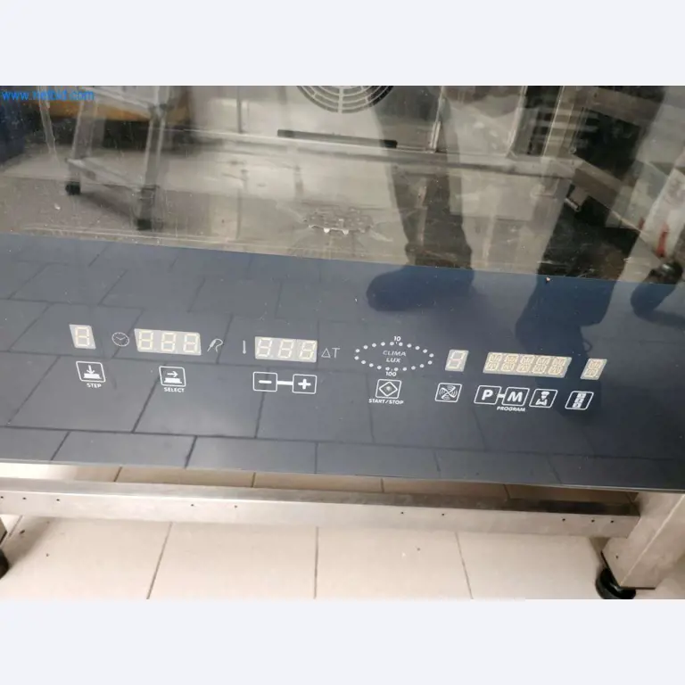 Máquinas bem conservadas de um fabricante de produtos de pastelaria-4
