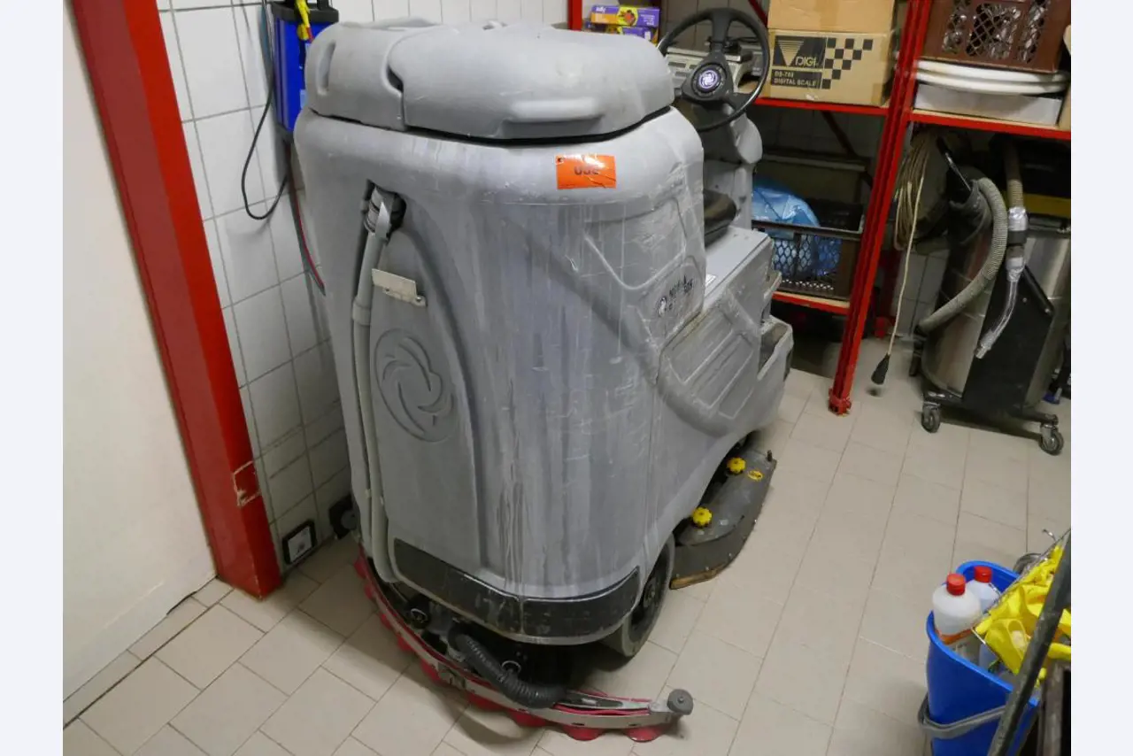 Máquinas bem conservadas de um fabricante de produtos de pastelaria-3