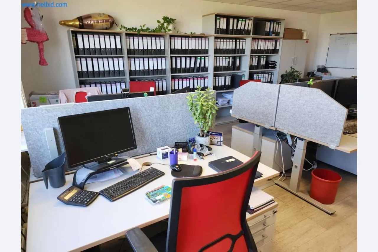 Máquinas bem conservadas de um fabricante de produtos de pastelaria-7