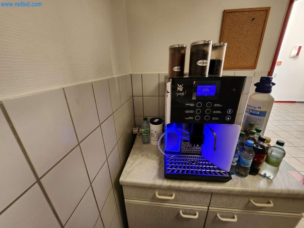 Máquinas bem conservadas de um fabricante de produtos de pastelaria-1