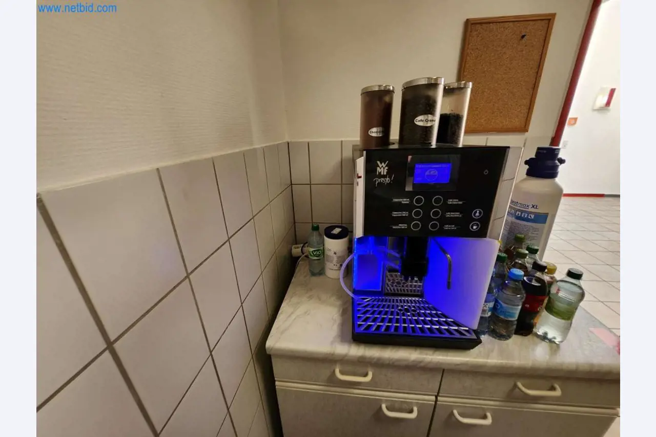 Máquinas bem conservadas de um fabricante de produtos de pastelaria-1