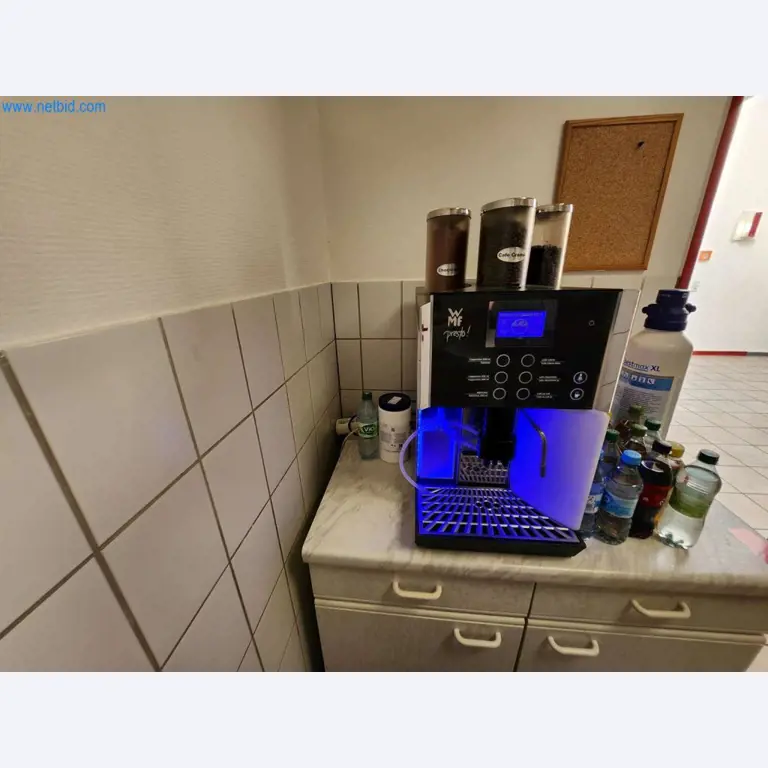 Máquinas bem conservadas de um fabricante de produtos de pastelaria-1