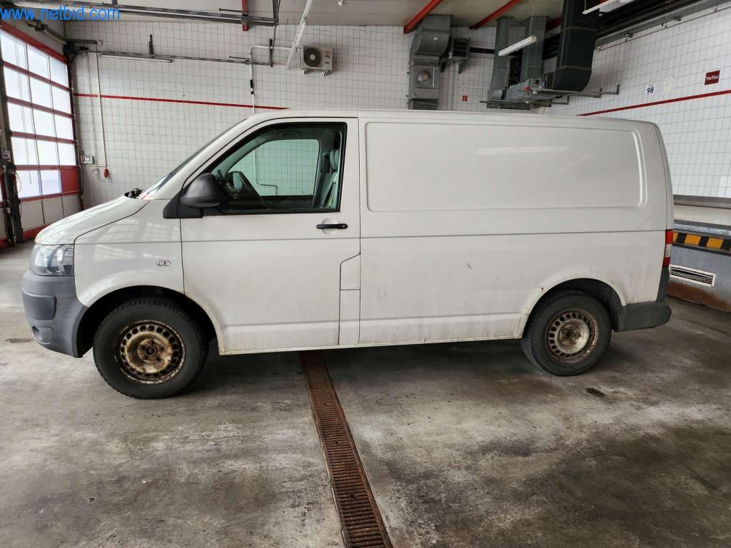 Well-maintained machines of a bakery manufacturer-2