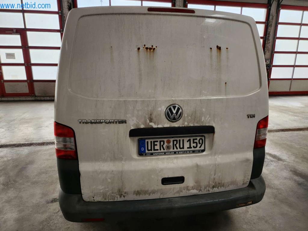 Well-maintained machines of a bakery manufacturer-3