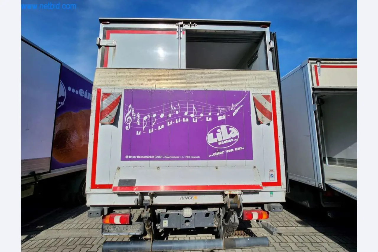 Máquinas bem conservadas de um fabricante de produtos de pastelaria-11