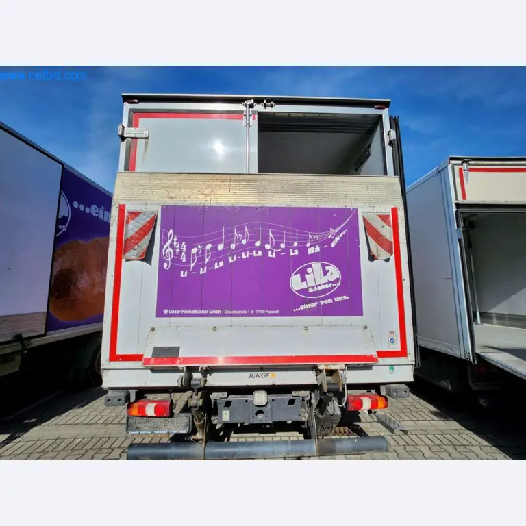 Máquinas bem conservadas de um fabricante de produtos de pastelaria-11