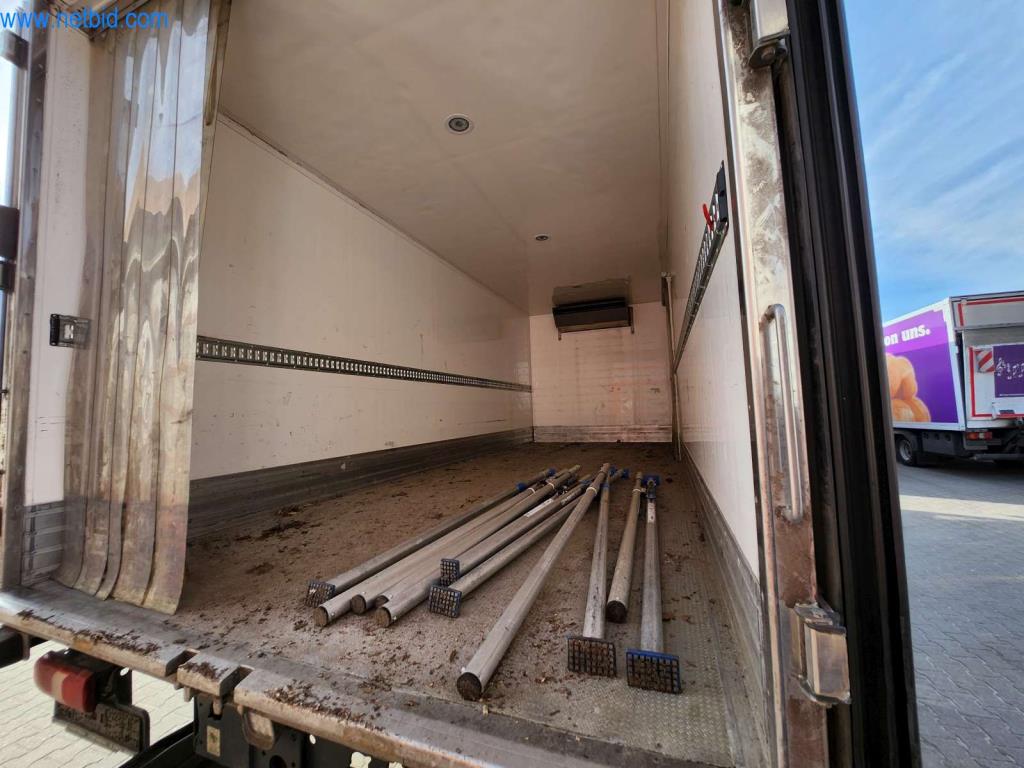 Máquinas bem conservadas de um fabricante de produtos de pastelaria-5