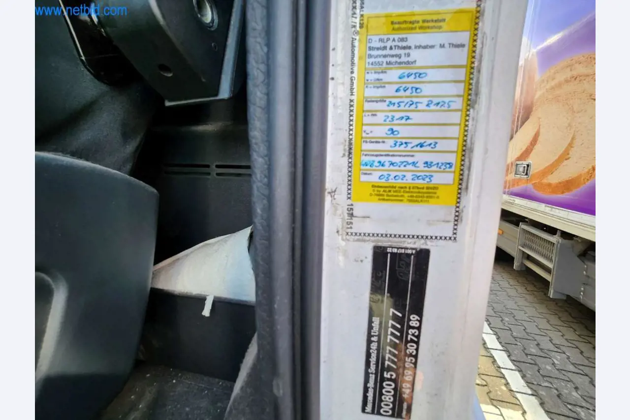 Máquinas bem conservadas de um fabricante de produtos de pastelaria-3