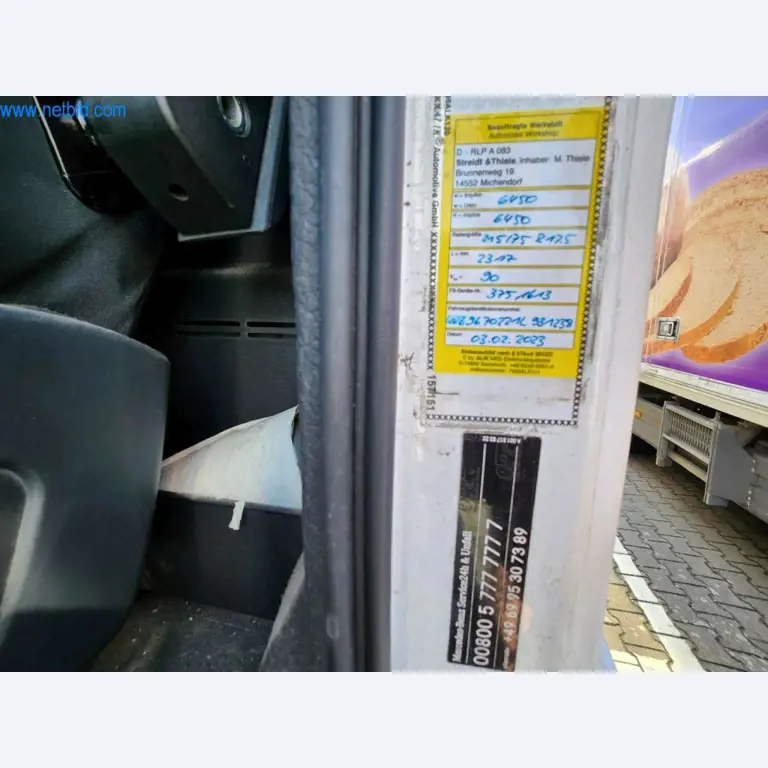 Máquinas bem conservadas de um fabricante de produtos de pastelaria-3