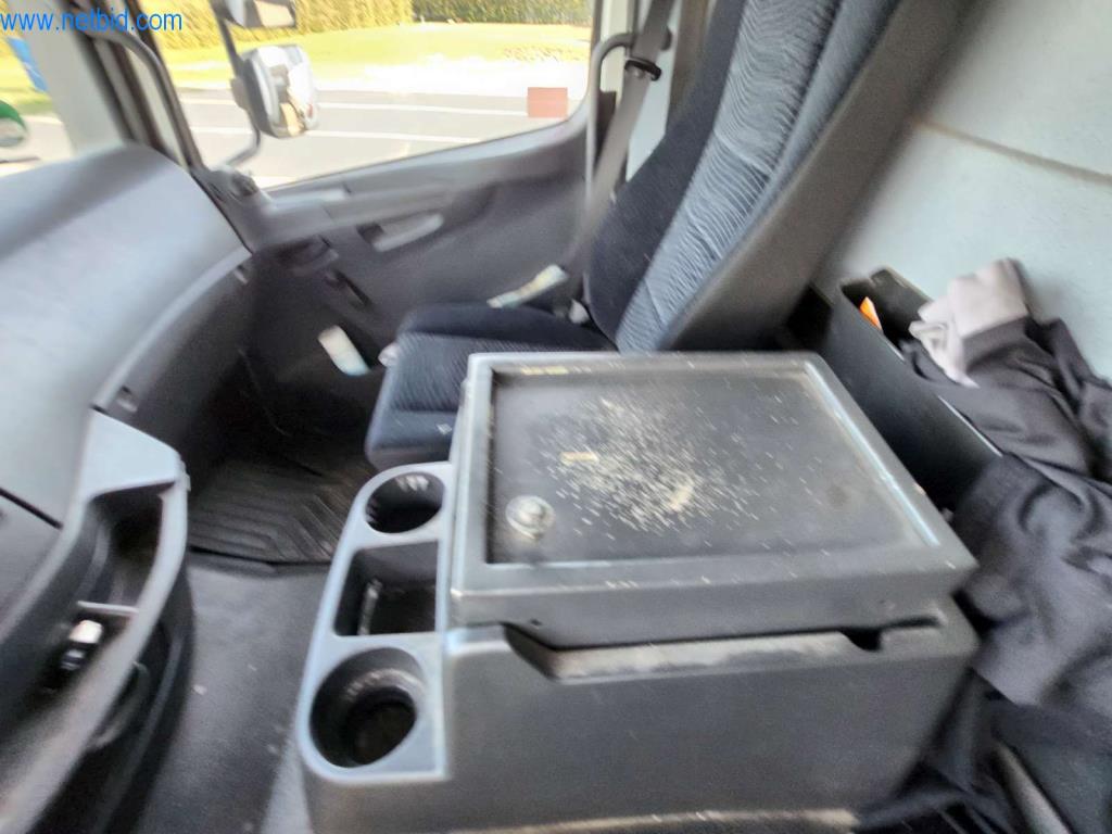 Máquinas bem conservadas de um fabricante de produtos de pastelaria-5