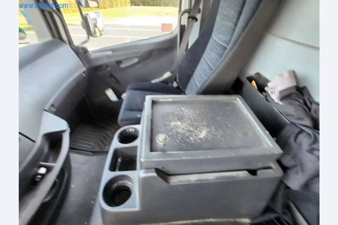 Máquinas bem conservadas de um fabricante de produtos de pastelaria-5