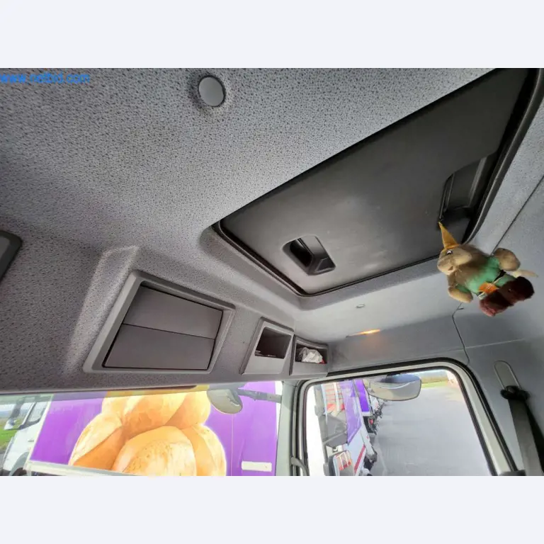 Máquinas bem conservadas de um fabricante de produtos de pastelaria-12