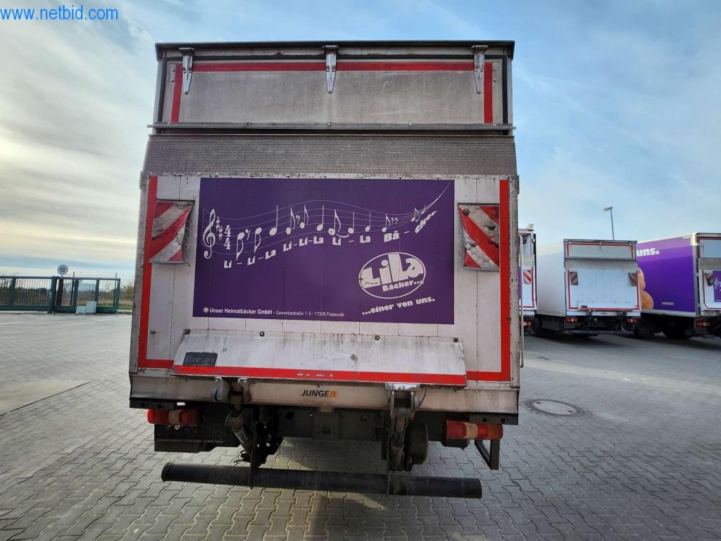 Máquinas bem conservadas de um fabricante de produtos de pastelaria-20