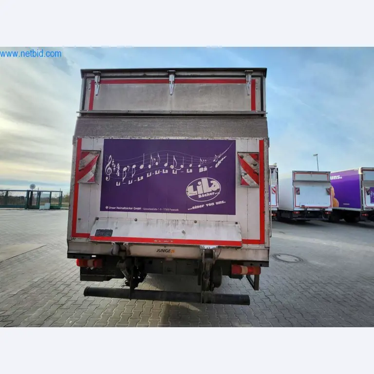 Máquinas bem conservadas de um fabricante de produtos de pastelaria-20