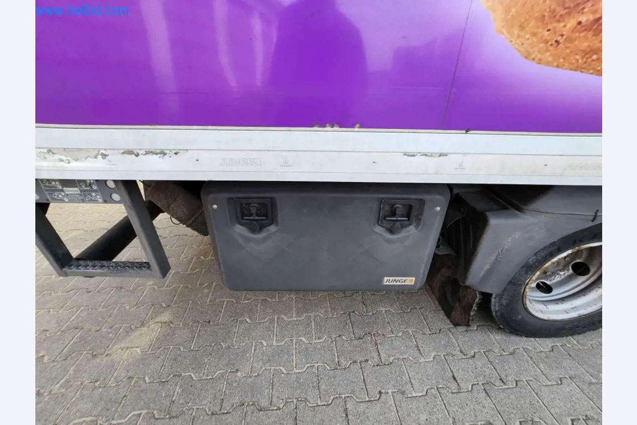 Máquinas bem conservadas de um fabricante de produtos de pastelaria-22