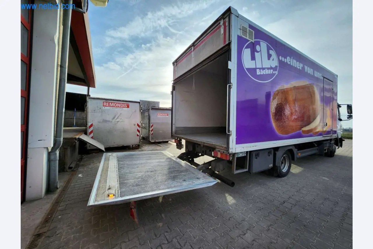 Máquinas bem conservadas de um fabricante de produtos de pastelaria-5