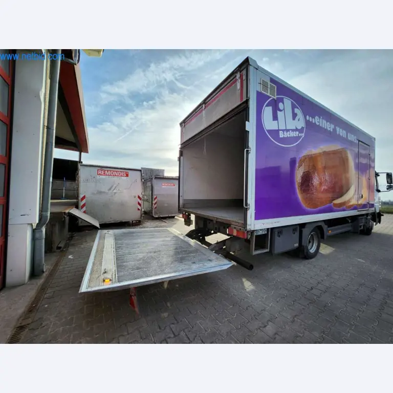 Máquinas bem conservadas de um fabricante de produtos de pastelaria-5