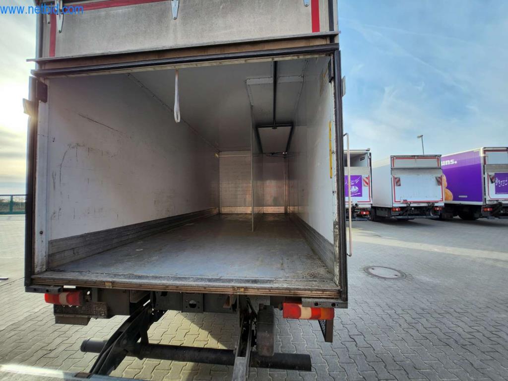 Máquinas bem conservadas de um fabricante de produtos de pastelaria-6