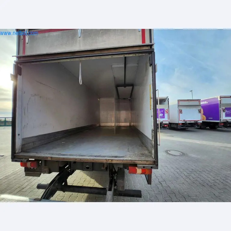 Máquinas bem conservadas de um fabricante de produtos de pastelaria-6