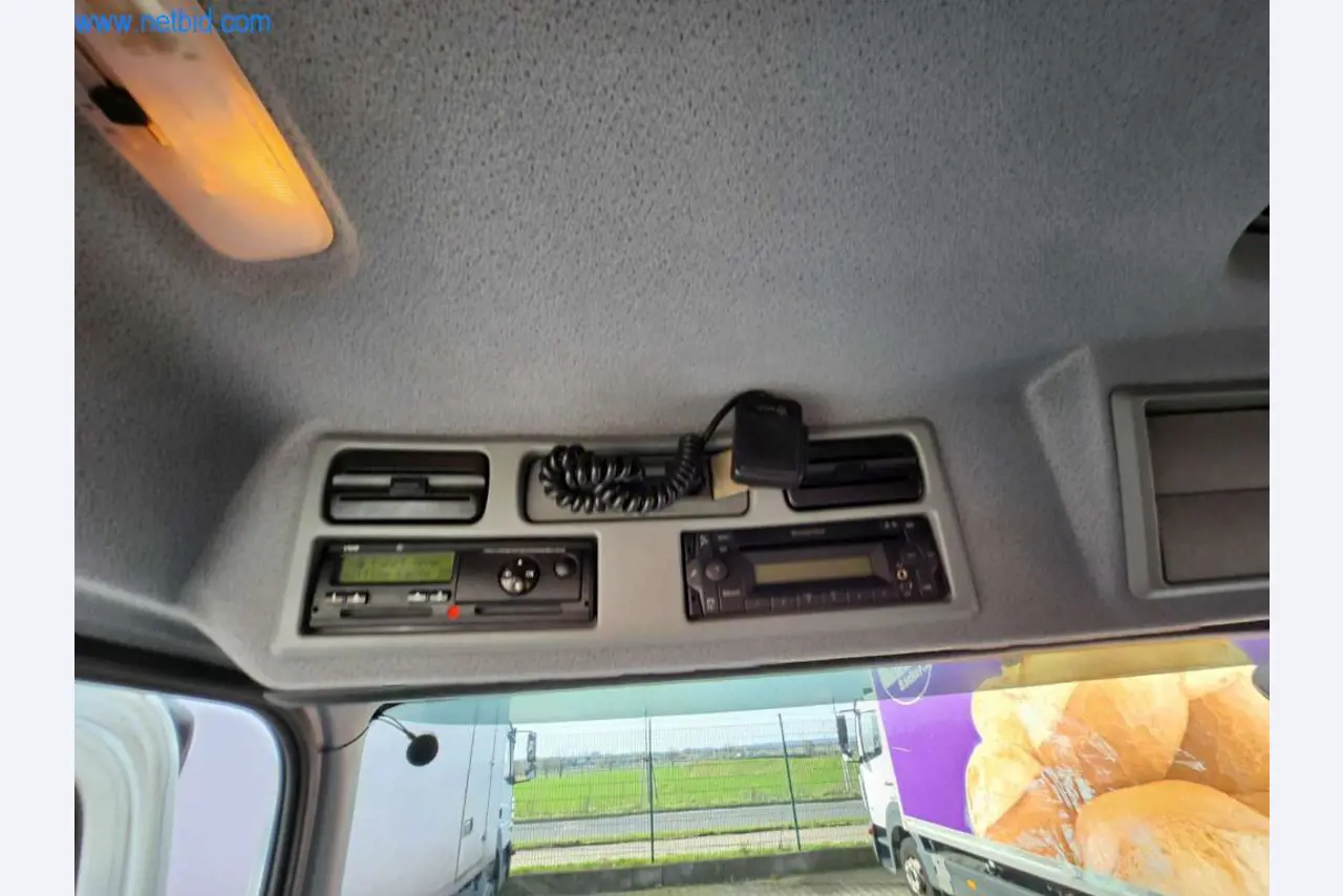 Máquinas bem conservadas de um fabricante de produtos de pastelaria-6