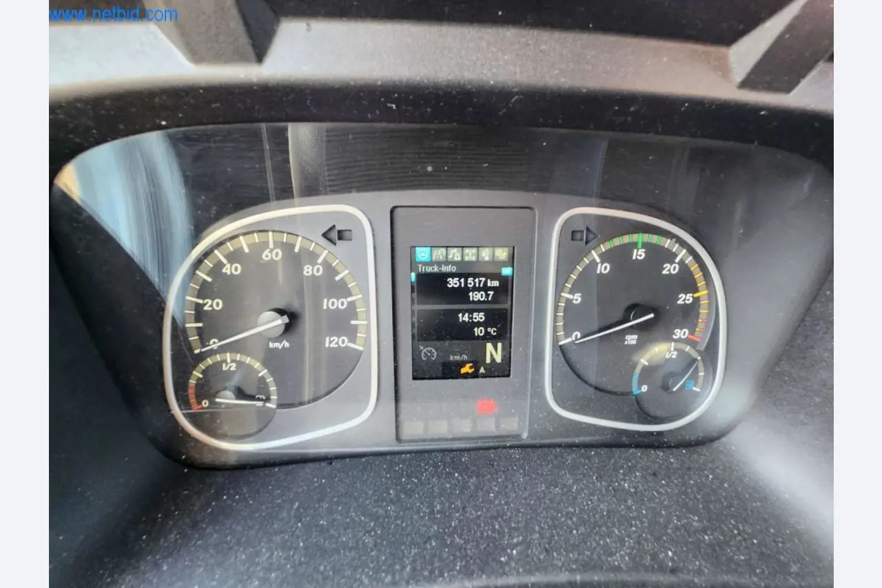 Máquinas bem conservadas de um fabricante de produtos de pastelaria-8