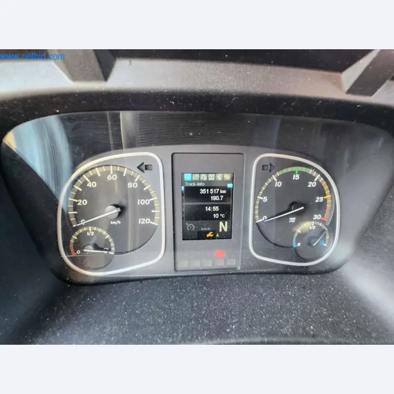 Máquinas bem conservadas de um fabricante de produtos de pastelaria-8