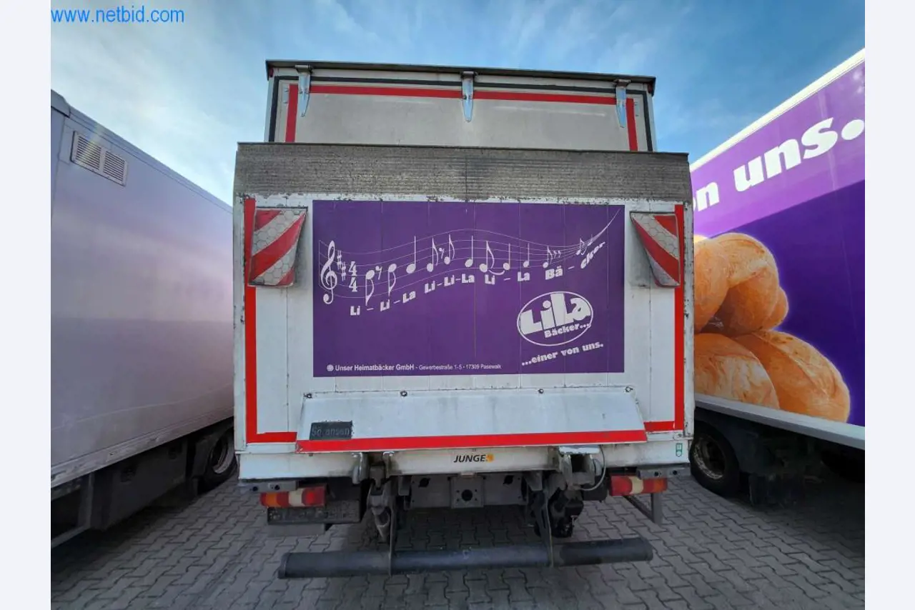 Máquinas bem conservadas de um fabricante de produtos de pastelaria-9