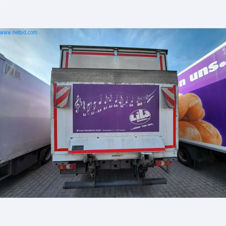 Máquinas bem conservadas de um fabricante de produtos de pastelaria-9