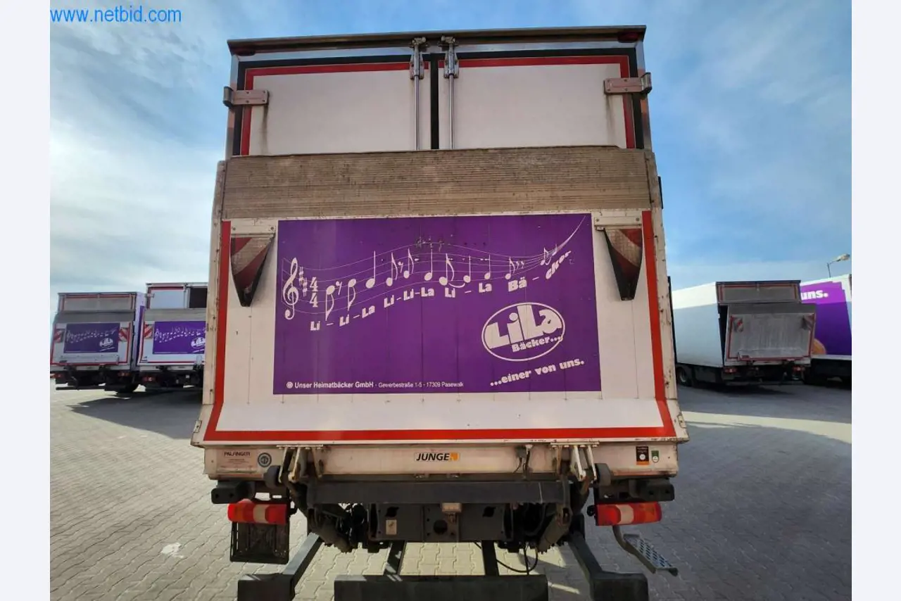 Máquinas bem conservadas de um fabricante de produtos de pastelaria-22