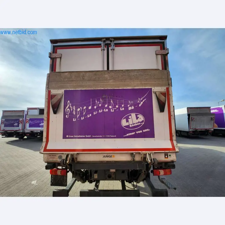 Máquinas bem conservadas de um fabricante de produtos de pastelaria-22