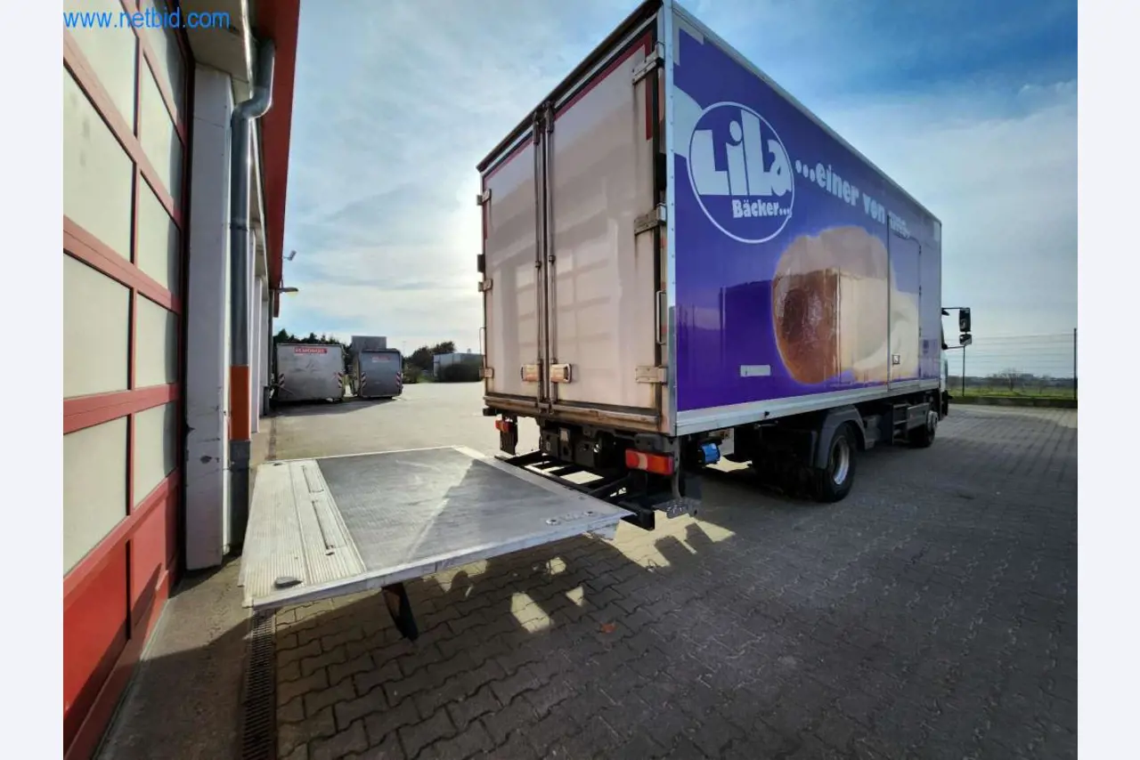 Máquinas bem conservadas de um fabricante de produtos de pastelaria-7