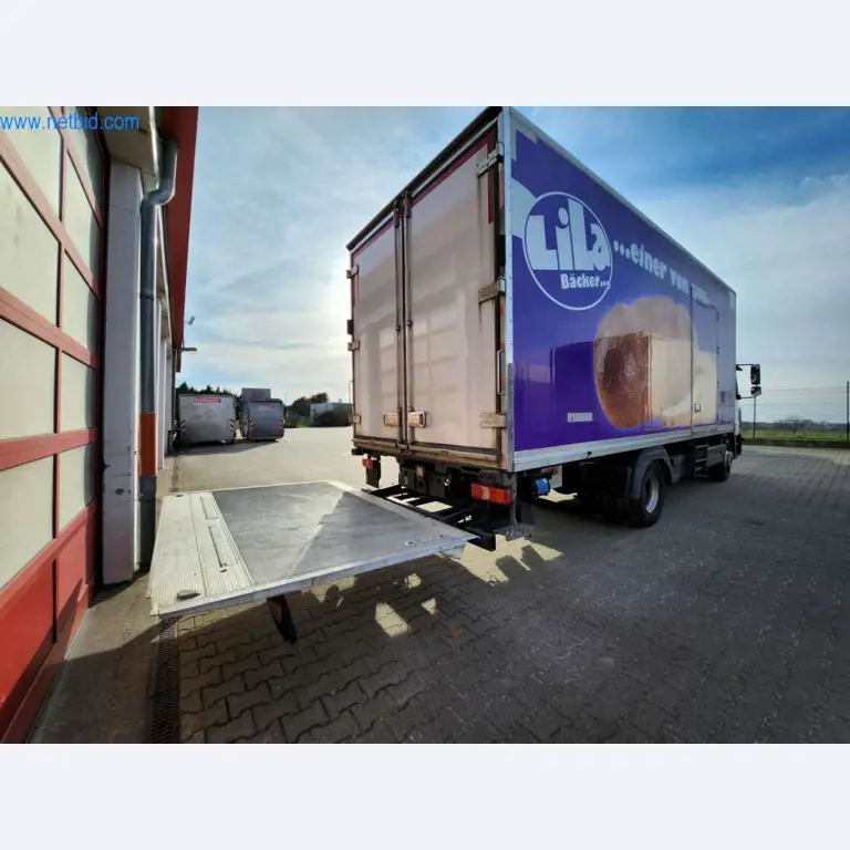 Máquinas bem conservadas de um fabricante de produtos de pastelaria-7