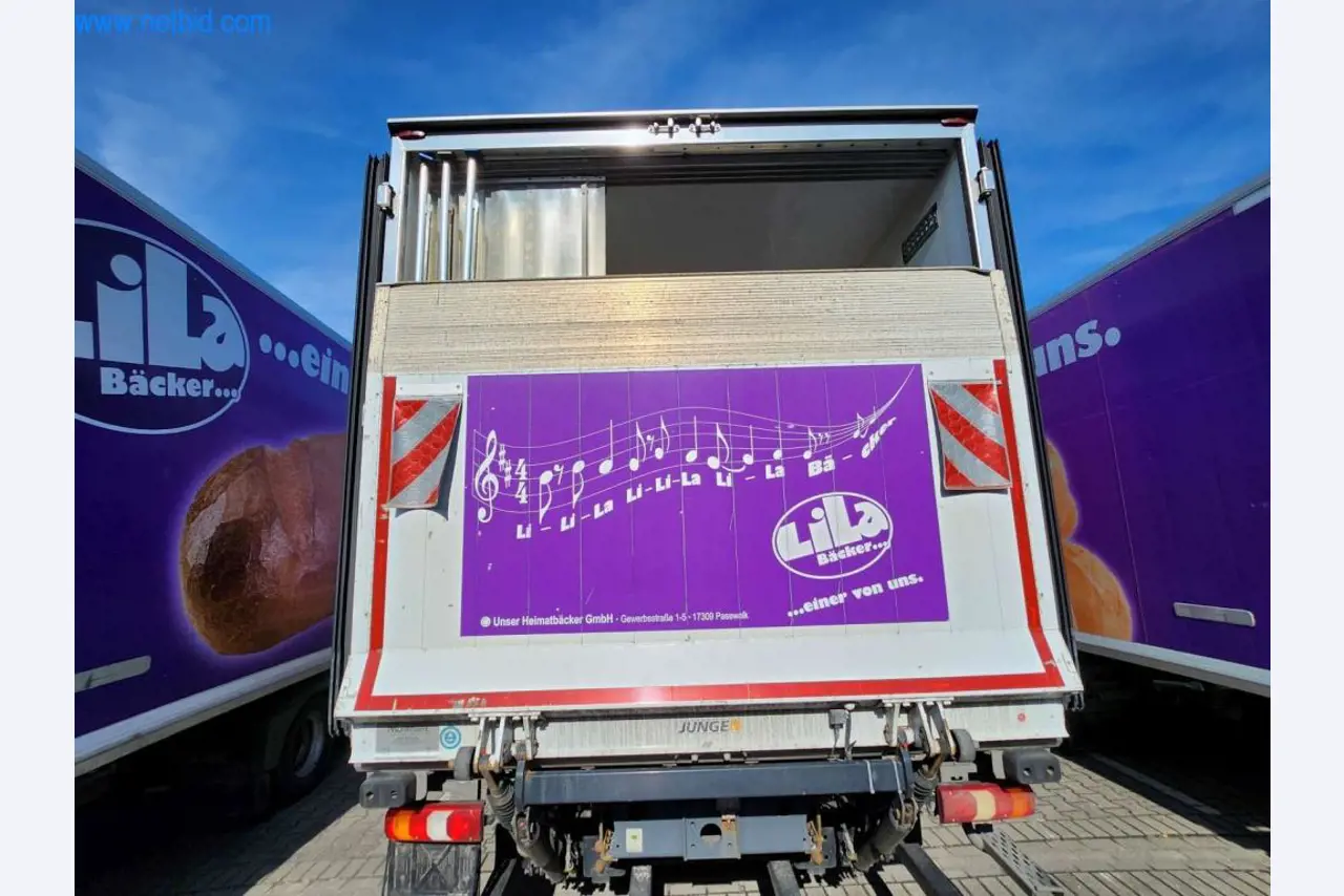 Máquinas bem conservadas de um fabricante de produtos de pastelaria-18