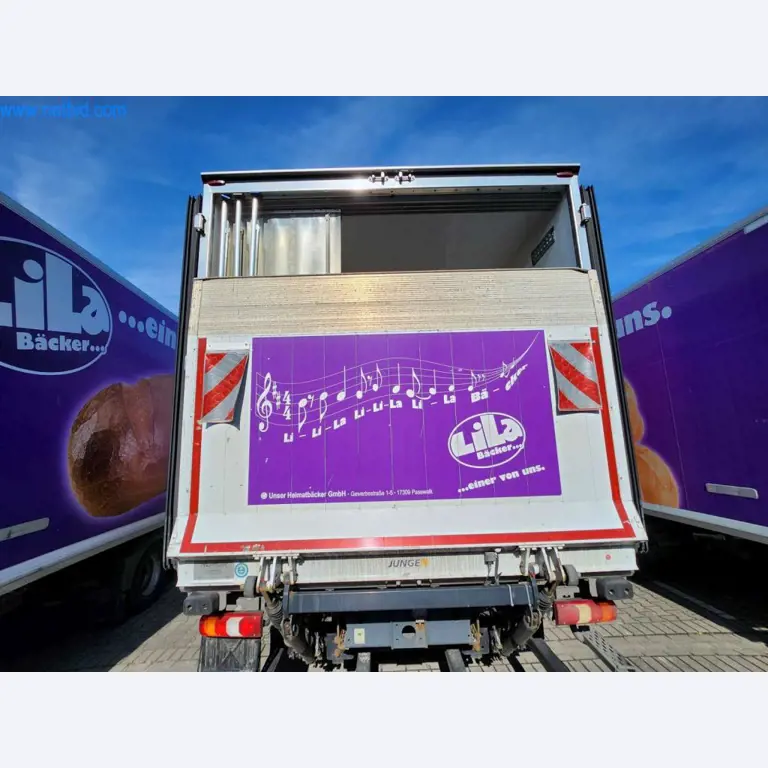 Máquinas bem conservadas de um fabricante de produtos de pastelaria-18